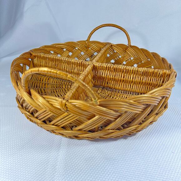 Vintage 13" Round Divided Woven Wicker Tray Basket With Handles Serving Decor - Picture 4 of 10